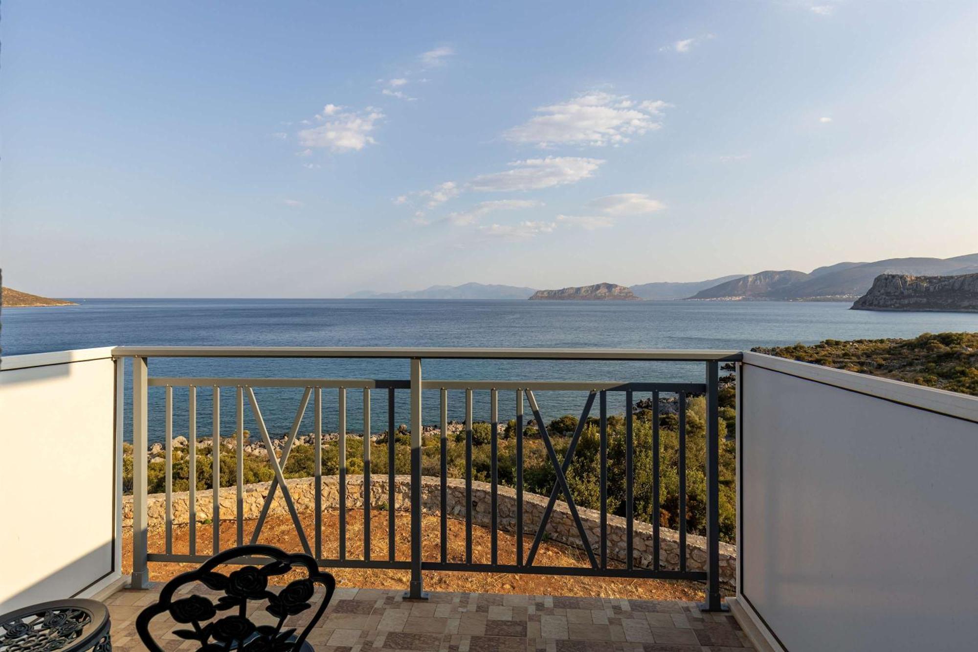 Holiday home Katerina's - Beachfront Stone Paradise *