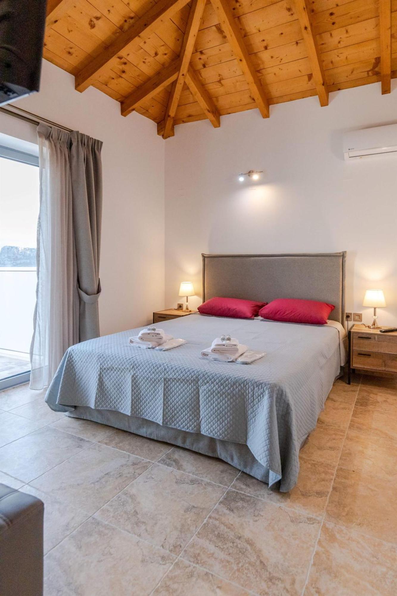 Katerina's - Beachfront Stone Paradise *