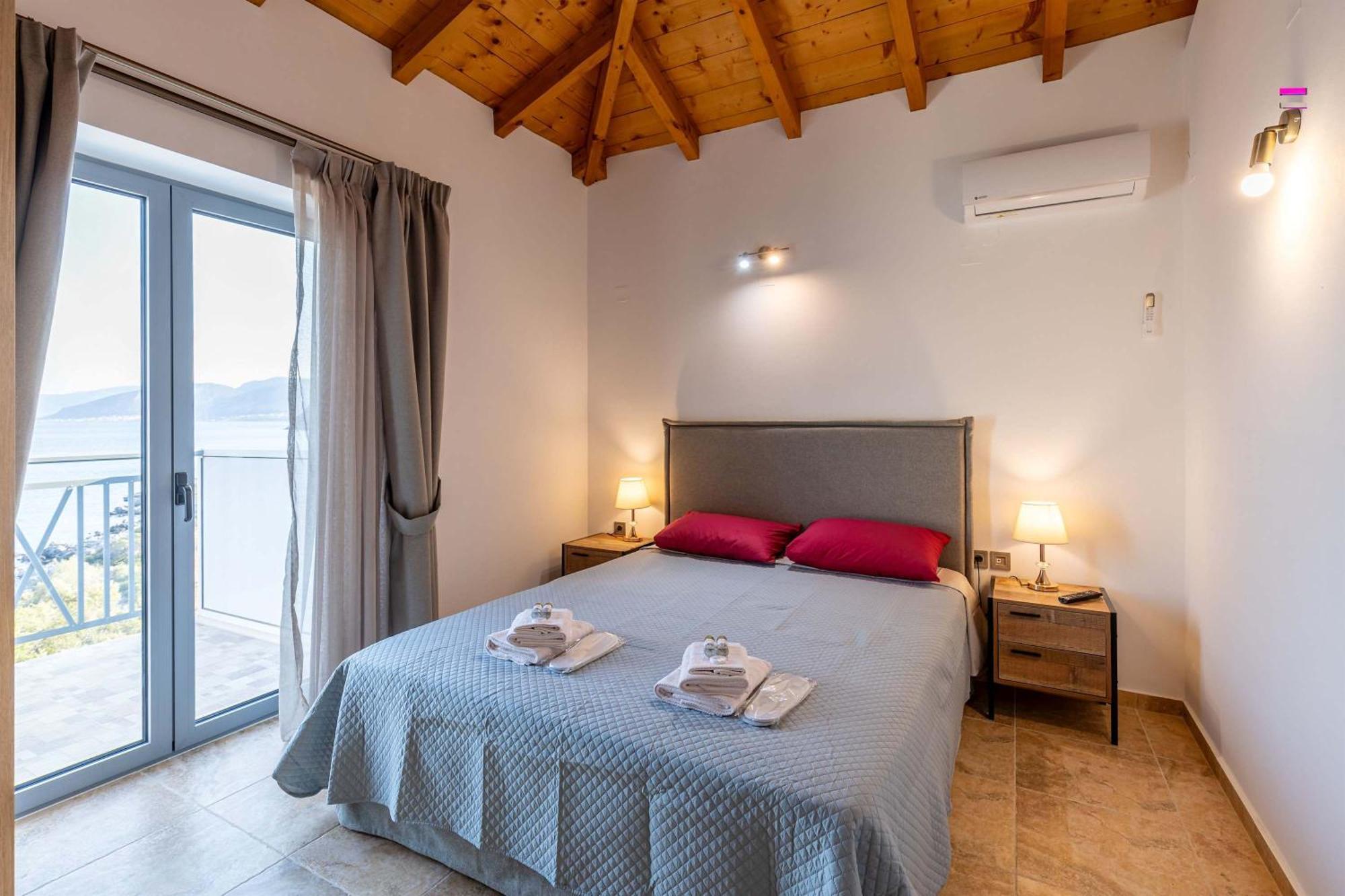 Katerina's - Beachfront Stone Paradise Monemvasia