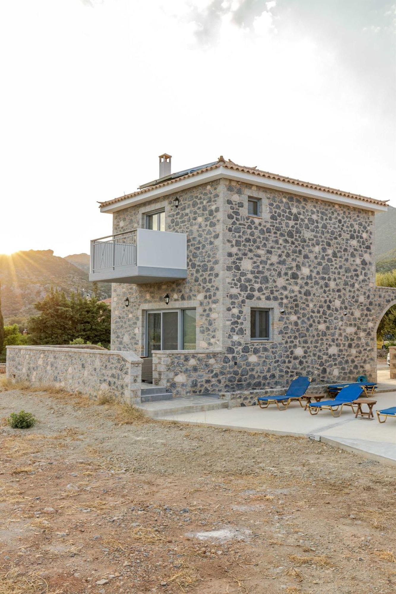 Holiday home Katerina's - Beachfront Stone Paradise Monemvasia