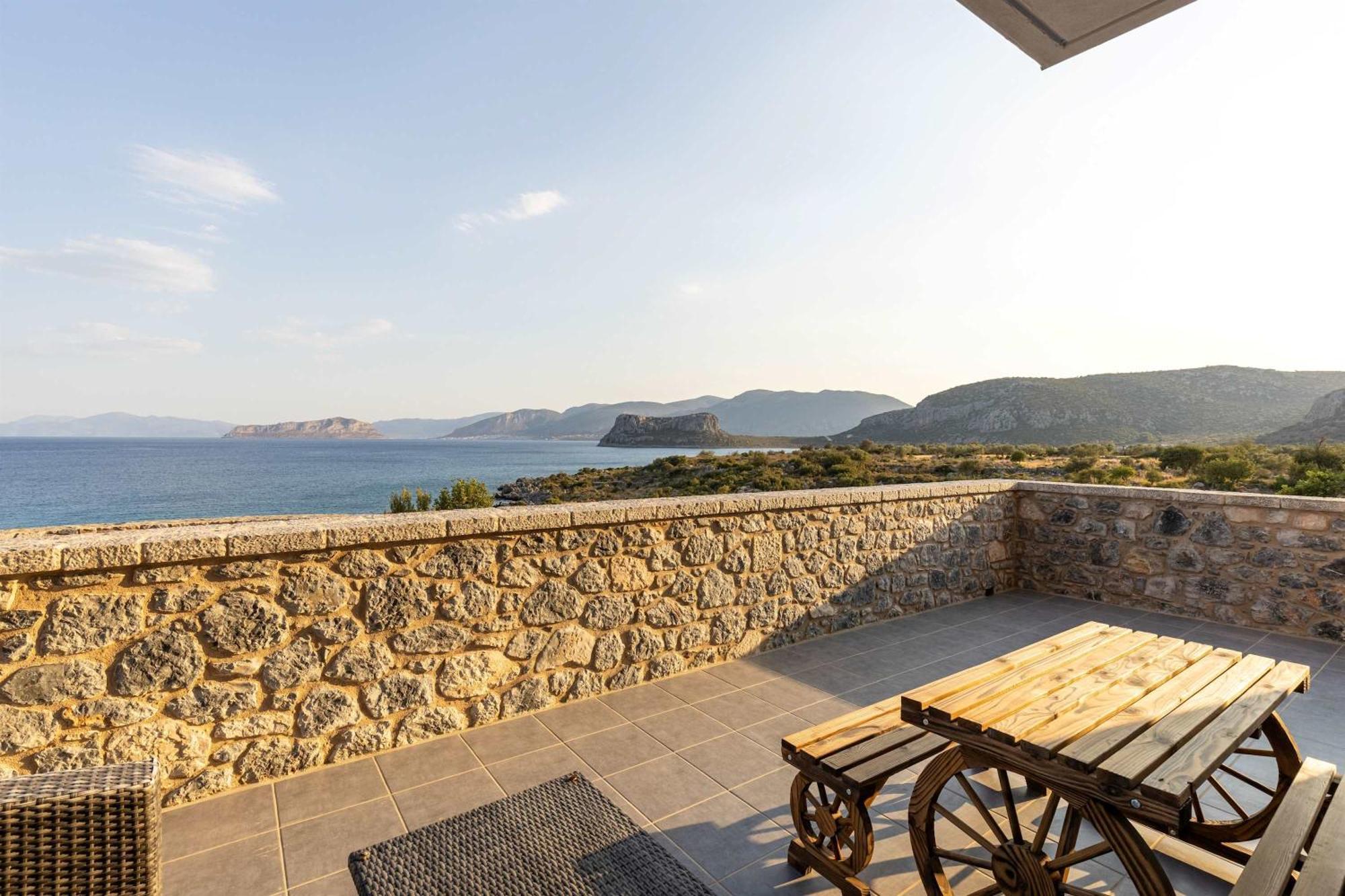 Holiday home Katerina's - Beachfront Stone Paradise *
