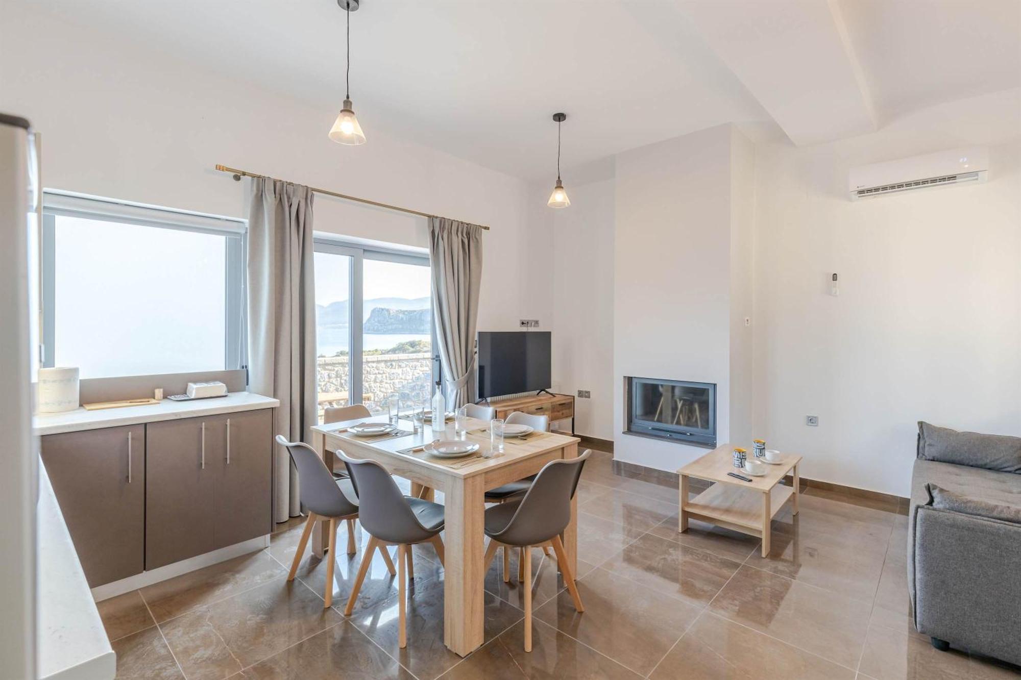 Katerina's - Beachfront Stone Paradise Monemvasia