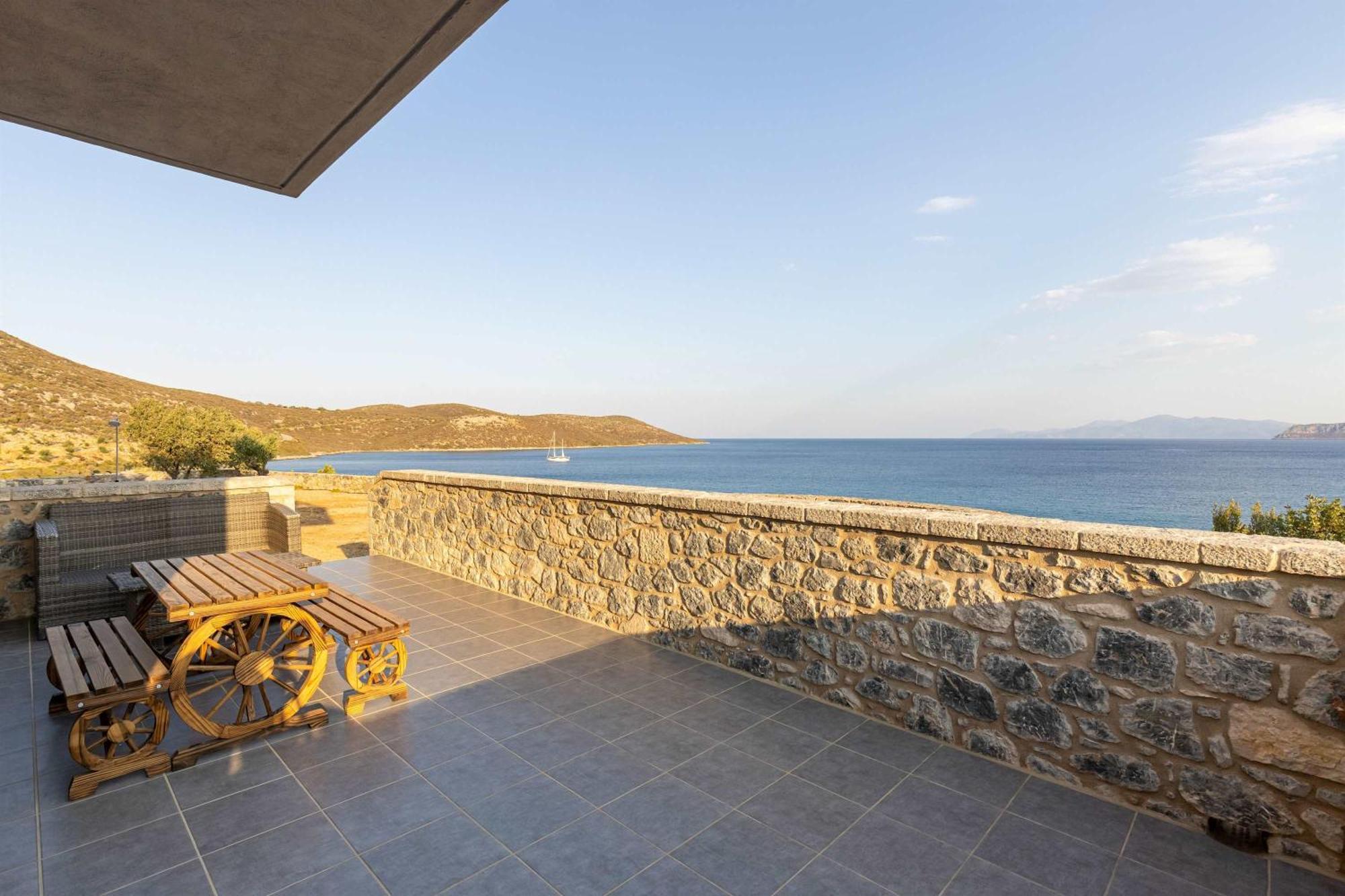 Katerina's - Beachfront Stone Paradise *