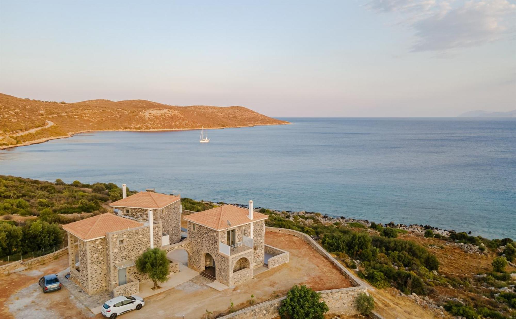 Katerina's - Beachfront Stone Paradise Holiday home Monemvasia