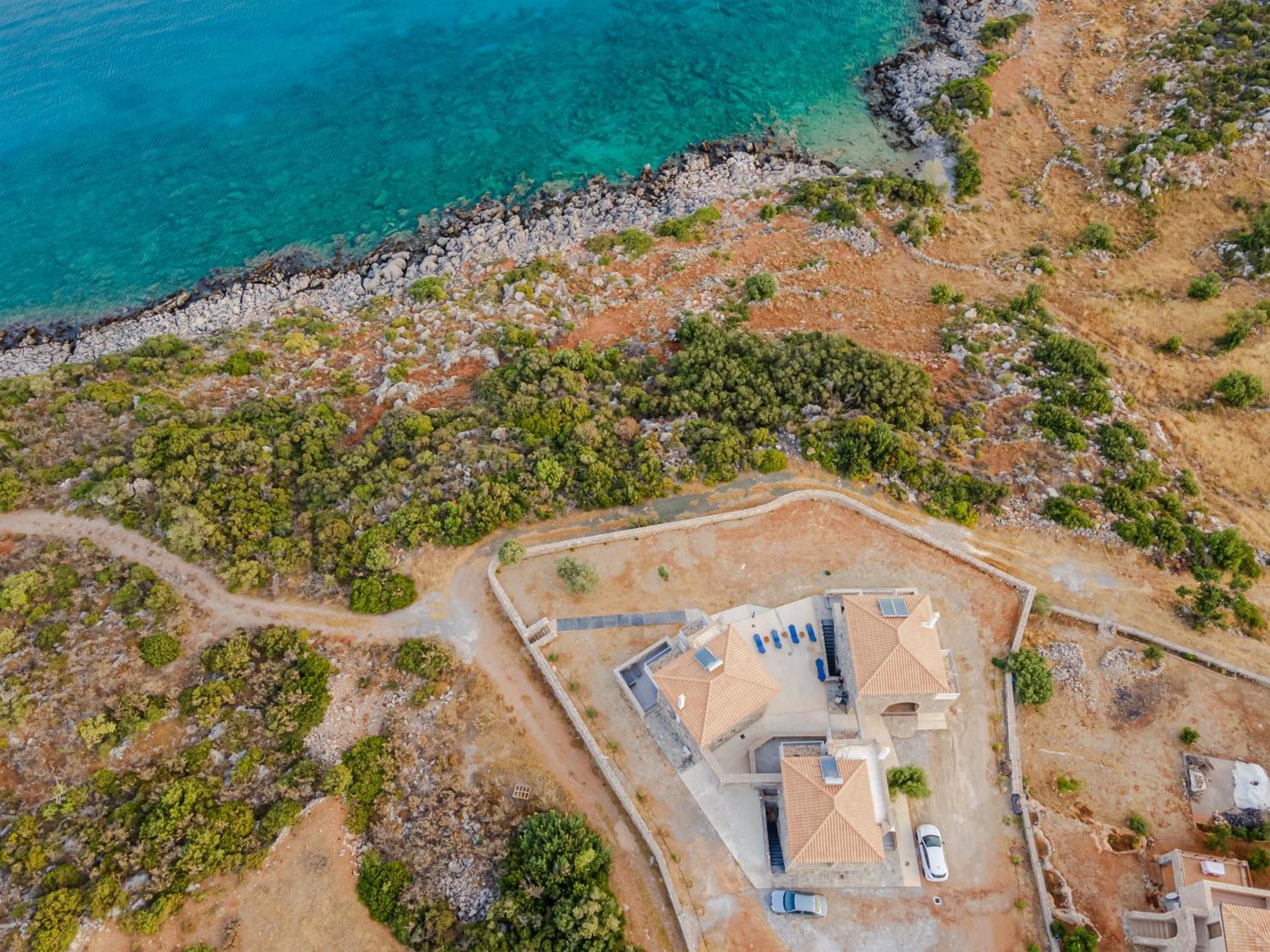 Katerina's - Beachfront Stone Paradise Holiday home