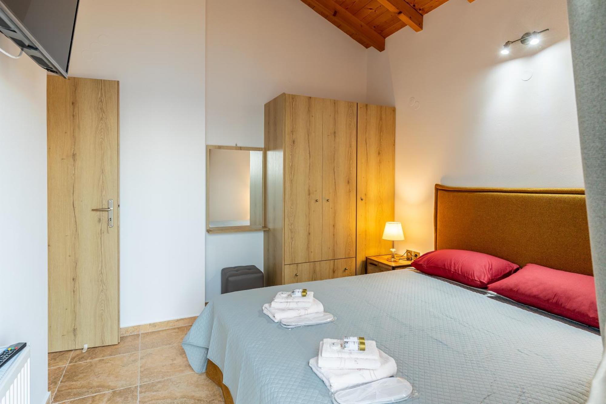 Katerina's - Beachfront Stone Paradise * Monemvasia