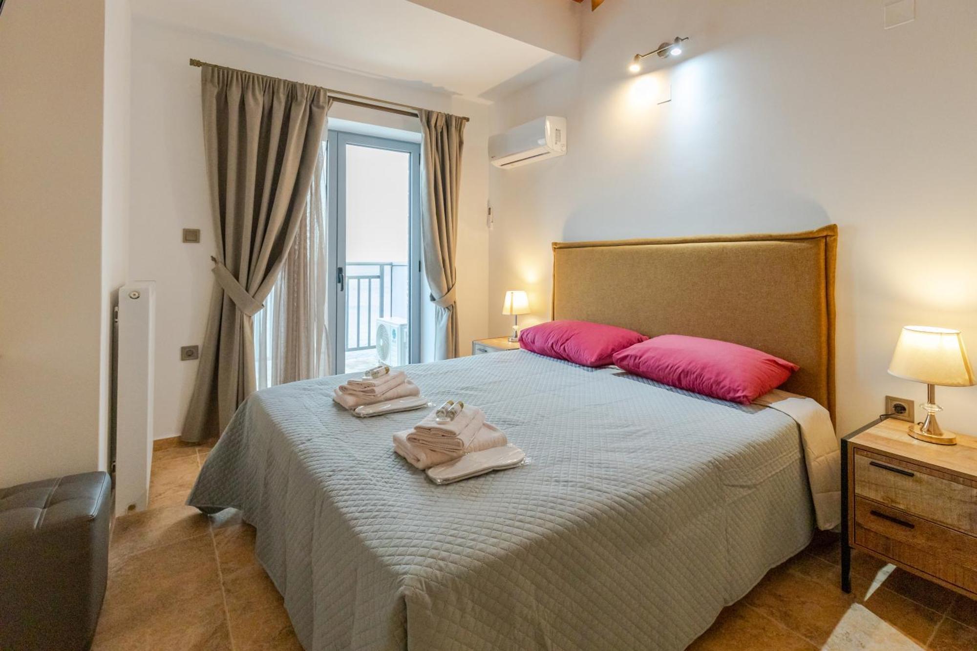 Katerina's - Beachfront Stone Paradise * Monemvasia