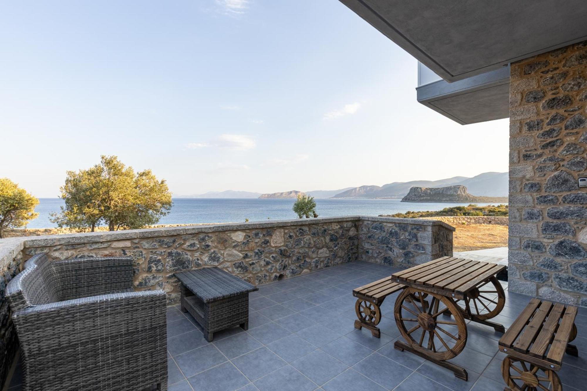 Katerina's - Beachfront Stone Paradise Holiday home Monemvasia