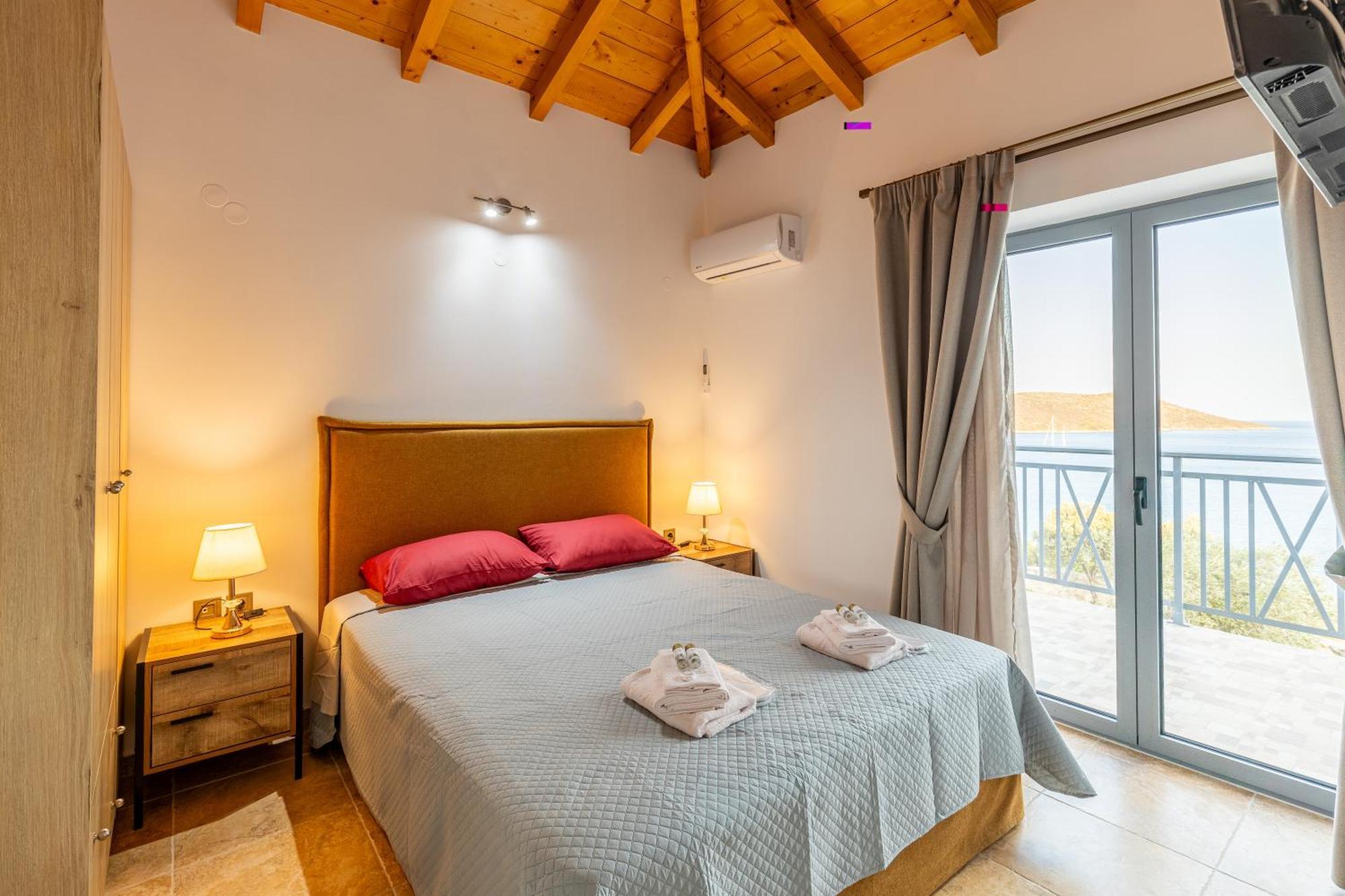 Katerina's - Beachfront Stone Paradise * Monemvasia